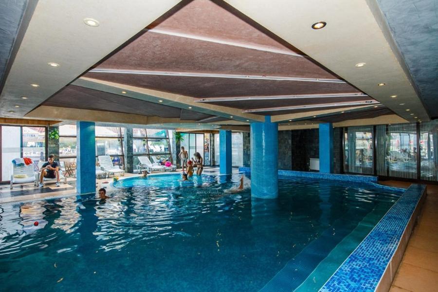 Private In Belvedere Club * בנסקו